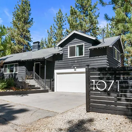 Dream Moon House - Great Location, Hot Tub, Game Room, Pool Table, Air Hockey, Foosball